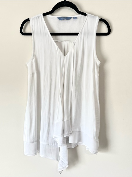 Simply Vera Vera Wang Tops - Simply Vera Vera Wang White V-Neck Ruffle Front Sleeveless Top